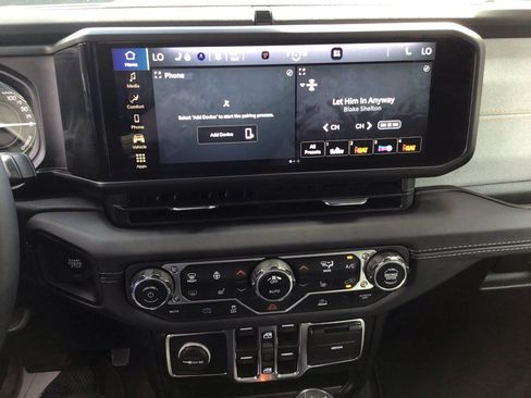Certified 2025 Jeep Wrangler Unlimited Sahara AWD/4WD image 12