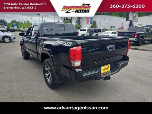 Used 2017 Toyota Tacoma TRD Sport w/ Premium & Technology Package AWD/4WD image 3