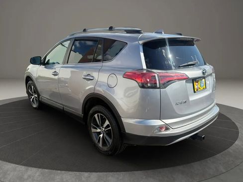 Used 2017 Toyota RAV4 XLE AWD/4WD image 11