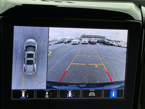 Used 2022 Chevrolet Traverse LT w/ LT Premium Package image 16