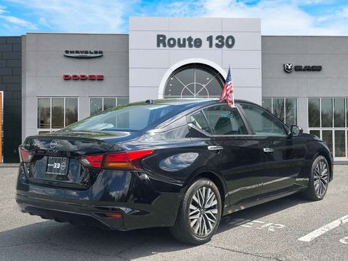 Used 2025 Nissan Altima 2.5 SV FWD image 4