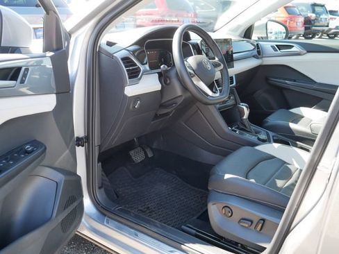 Certified 2025 Volkswagen Taos SEL image 12