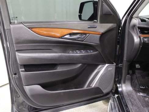 Used 2019 Cadillac Escalade ESV Luxury image 6