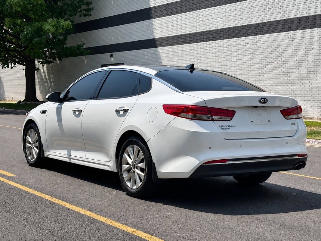 Used 2018 Kia Optima EX w/ Premium Package FWD image 3