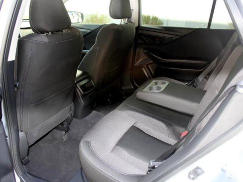 Used 2025 Subaru Outback 2.5i Basic image 11