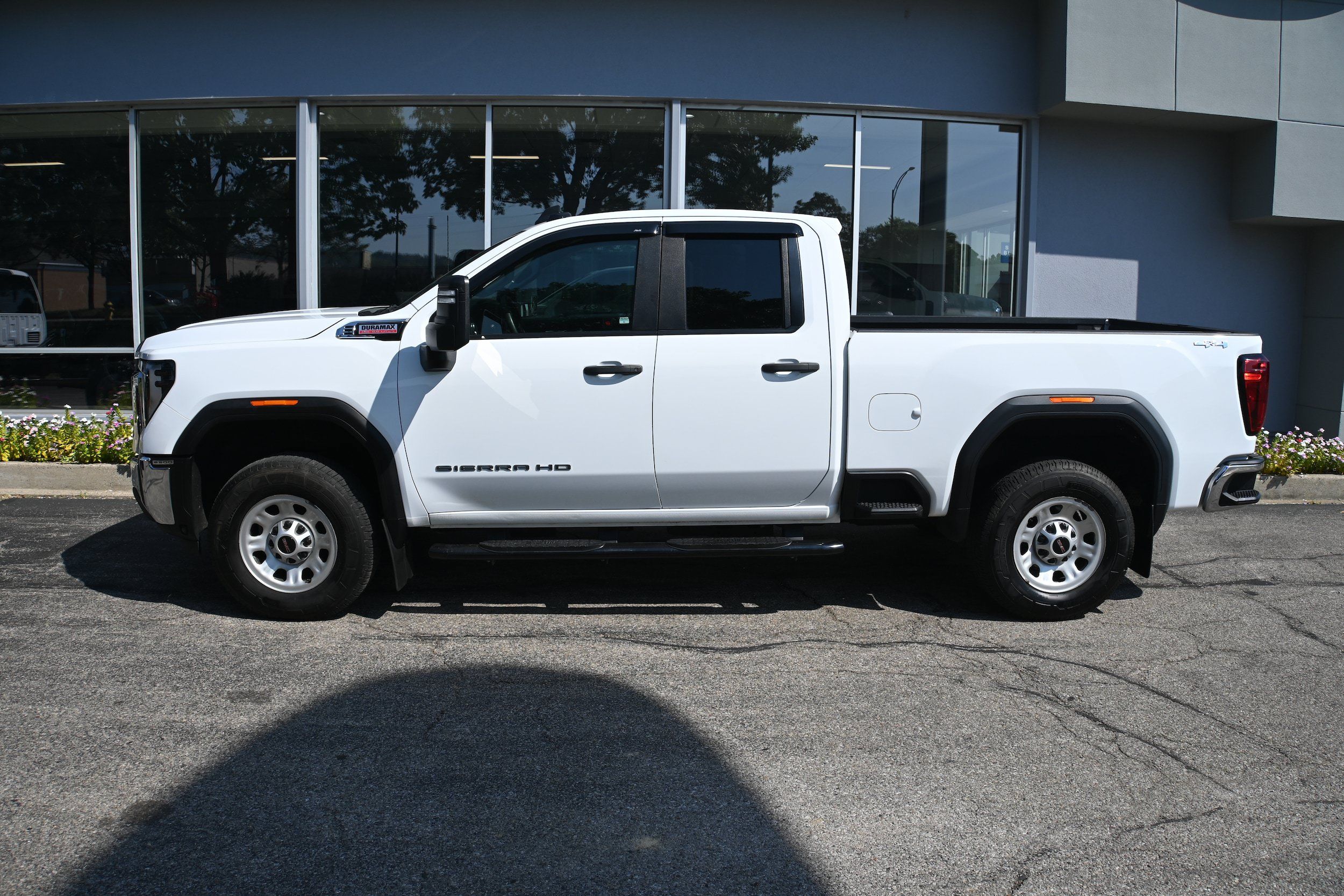 Used 2024 GMC Sierra 2500 Pro AWD/4WD image 2