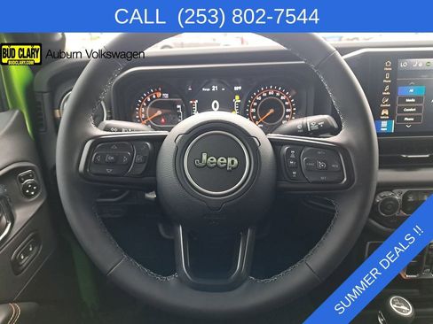 Used 2025 Jeep Gladiator Sport AWD/4WD image 20