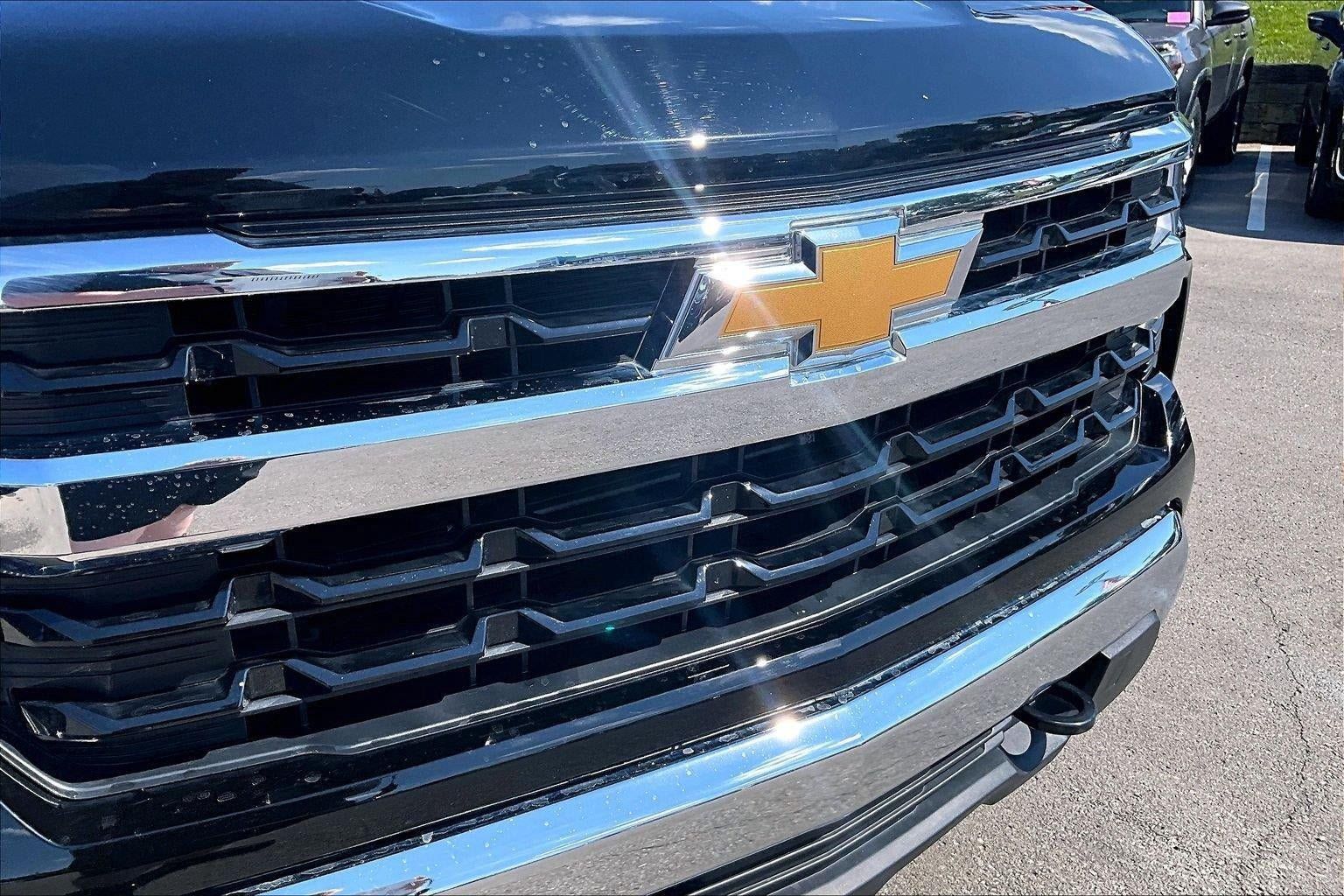 Used 2024 Chevrolet Silverado 1500 LT AWD/4WD image 28