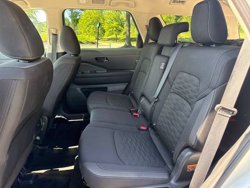 Used 2025 Nissan Pathfinder SV FWD image 32