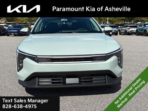 New 2025 Kia K4 LXS image 2