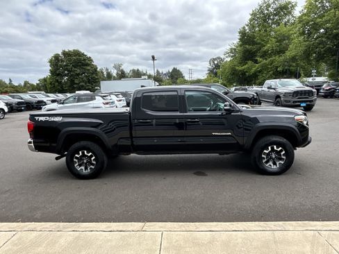 Used 2019 Toyota Tacoma TRD Off-Road AWD/4WD image 6
