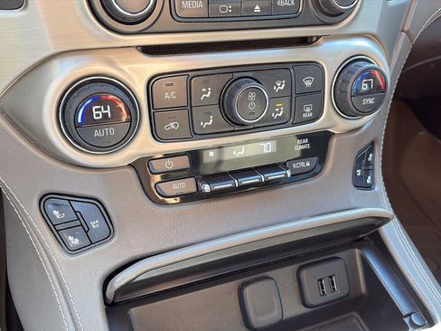 Used 2015 GMC Yukon Denali w/ Premium Package image 27