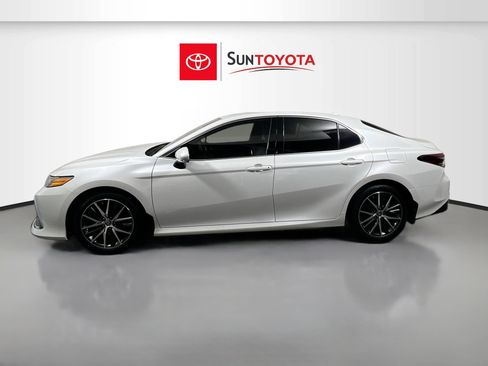Used 2023 Toyota Camry XLE image 7