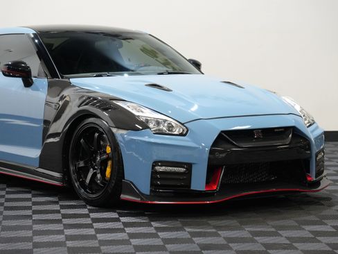 Used 2017 Nissan GT-R NISMO AWD/4WD image 9