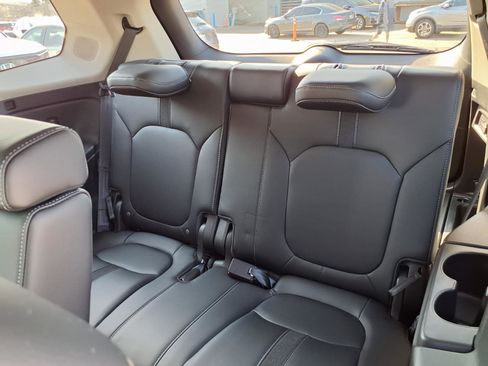 Used 2025 Honda Pilot Touring image 19