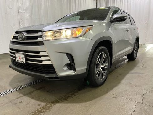 Certified 2017 Toyota Highlander LE image 24