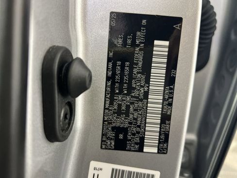 Used 2025 Toyota Highlander LE image 31