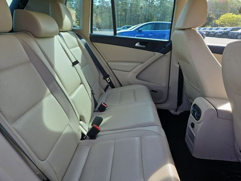 Used 2015 Volkswagen Tiguan SEL FWD image 17
