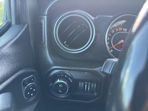 Used 2022 Jeep Gladiator Sport image 17