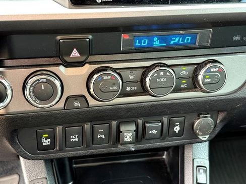 Used 2023 Toyota Tacoma TRD Off-Road image 19