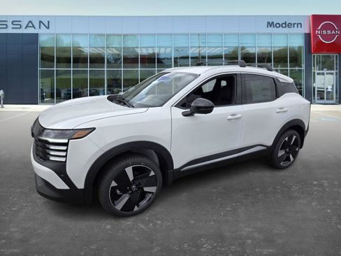 New 2026 Nissan Kicks SR w/ Cold Weather Package image 1