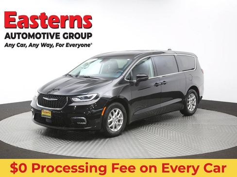Used 2023 Chrysler Pacifica Touring-L FWD image 56
