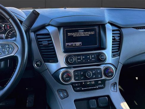 Used 2020 Chevrolet Suburban LT image 7