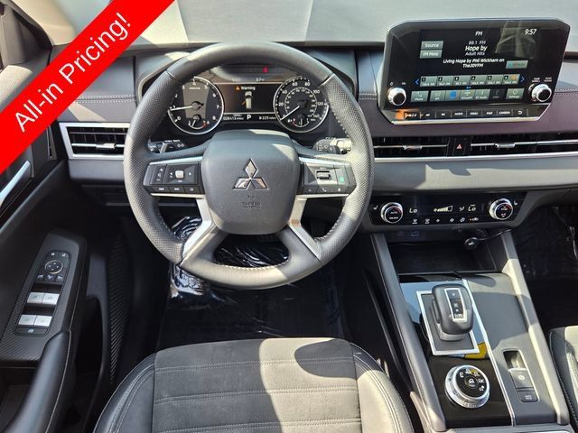 Used 2023 Mitsubishi Outlander SE FWD image 9