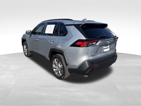 Used 2021 Toyota RAV4 XLE Premium image 5