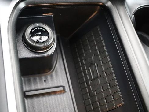 Used 2025 Ford Expedition Platinum image 25