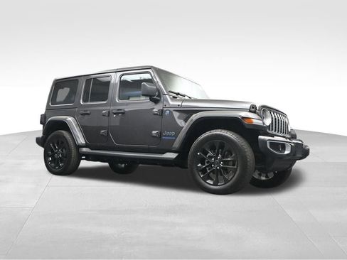 Used 2025 Jeep Wrangler Unlimited Sahara image 16