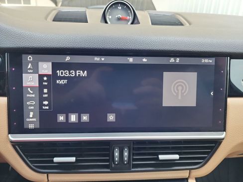 Used 2020 Porsche Cayenne AWD/4WD image 27