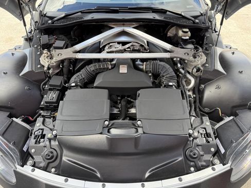 Used 2019 Aston Martin V8 Vantage Coupe image 32