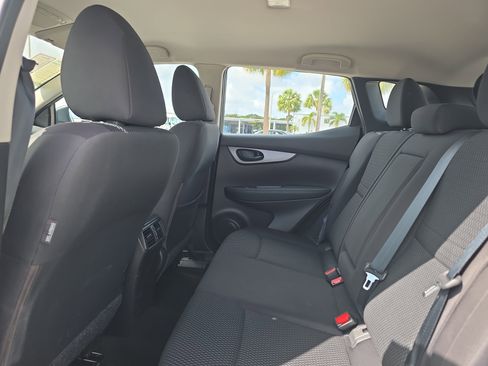 Used 2020 Nissan Rogue Sport S image 15