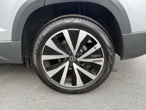 Used 2024 Volkswagen Taos SE image 10