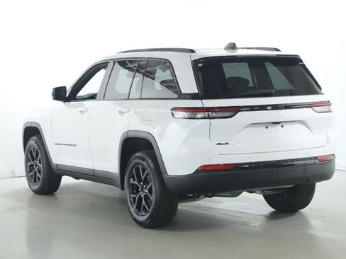Used 2025 Jeep Grand Cherokee 4WD image 39