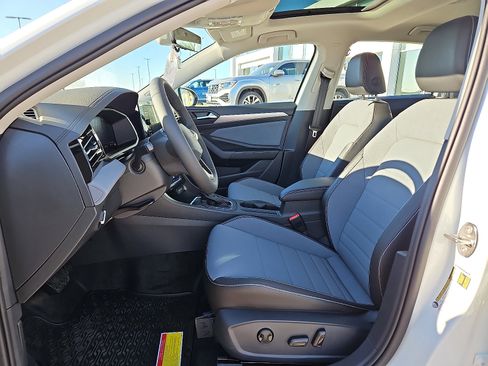 New 2026 Volkswagen Jetta SE image 9