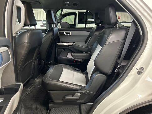 Used 2022 Ford Explorer XLT w/ Equipment Group 202A AWD/4WD image 23