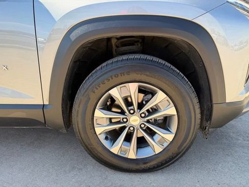 Used 2025 Chevrolet Equinox LT FWD image 8