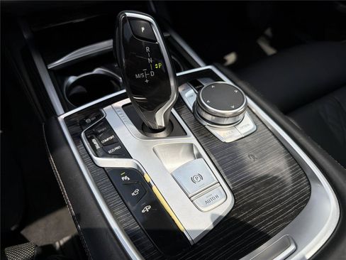 Used 2020 BMW 740i xDrive w/ Premium Package AWD/4WD image 10