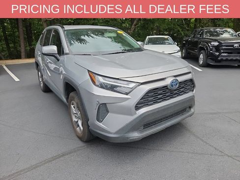 Used 2022 Toyota RAV4 XLE AWD/4WD image 16
