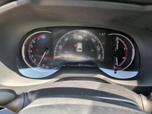 Used 2025 Toyota RAV4 XLE FWD image 18