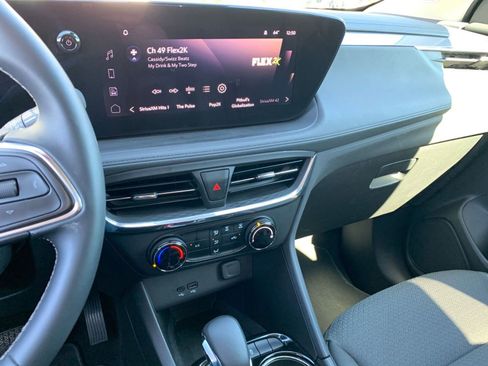 Used 2025 Buick Encore GX Preferred image 18