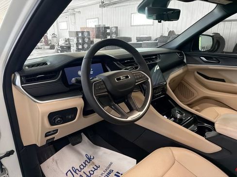Used 2024 Jeep Grand Cherokee L Limited w/ Luxury Tech Group II AWD/4WD image 8