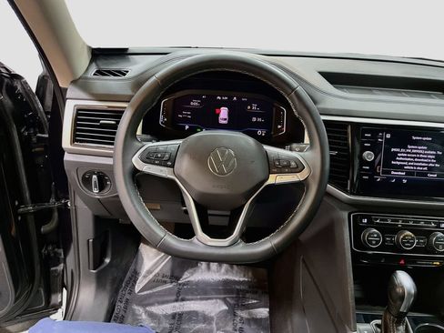 Used 2023 Volkswagen Atlas SE w/ Panoramic Sunroof Package AWD/4WD image 11