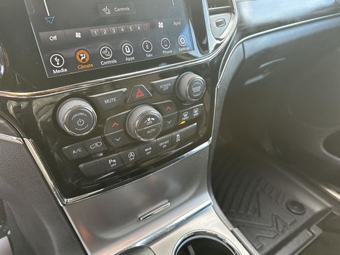 Used 2020 Jeep Grand Cherokee Limited image 36