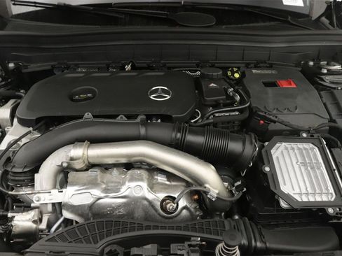 New 2025 Mercedes-Benz GLB 250 image 11