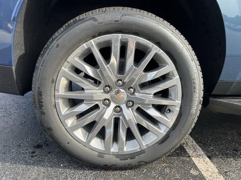 New 2025 Chevrolet Suburban Premier image 53