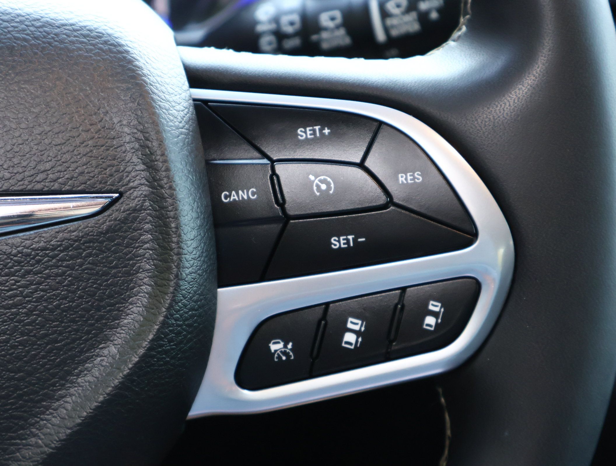Used 2025 Chrysler Pacifica Select FWD image 15