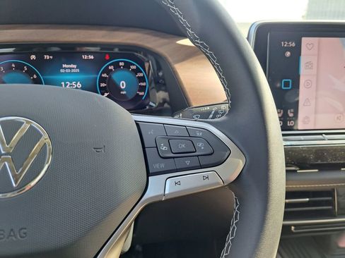 Used 2025 Volkswagen Atlas SE image 16